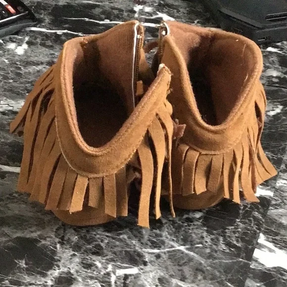 Camel colored Baby Girl Booties with tassels. Zip up. Soft bottoms. - Picture 3 of 3